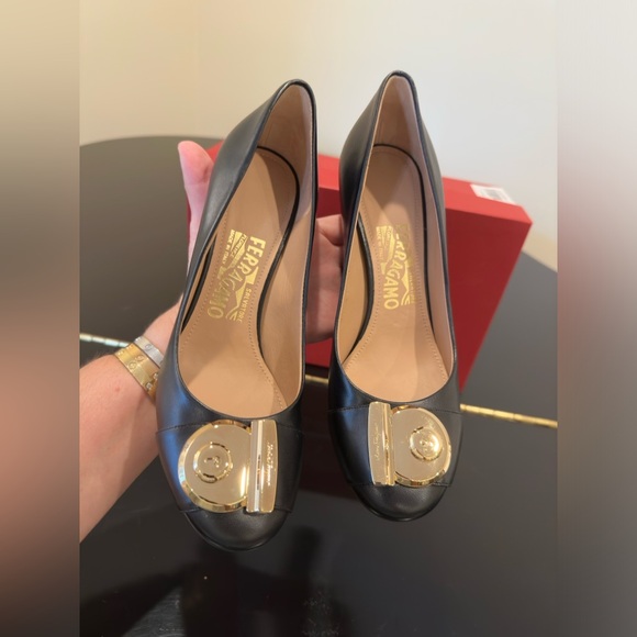 Salvatore Ferragamo NWT Luxury Classic Chic RARE Authentic Fiamma Black Pumps - Picture 10 of 17
